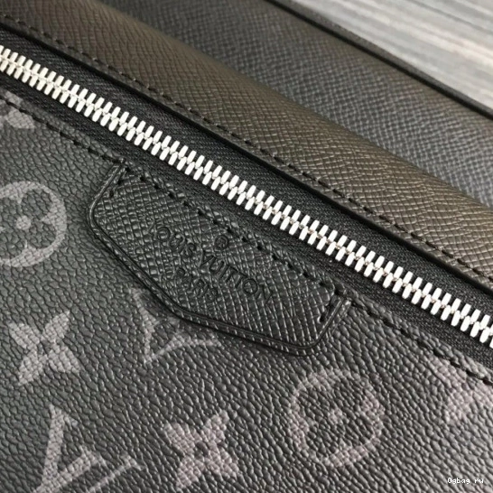 VUITTON LOUIS OUTDOOR MESSENGER 0813